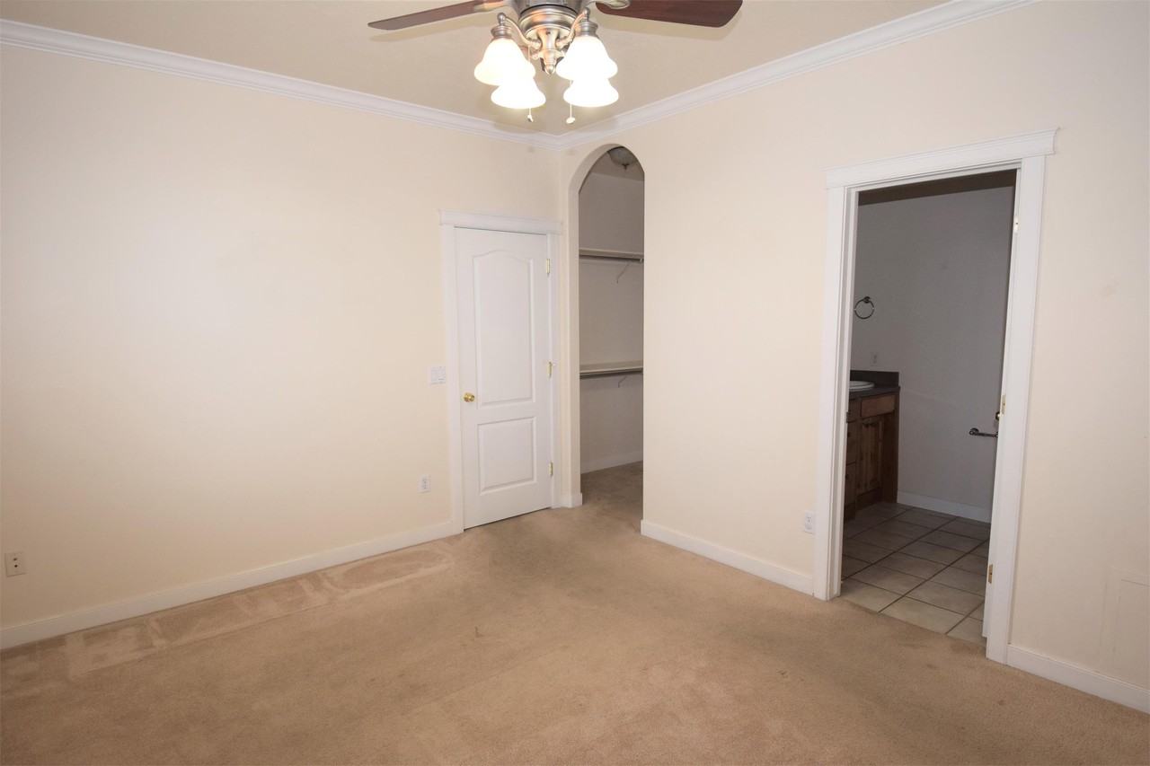 1040 N 130 W #1 - Photo 5 of 21