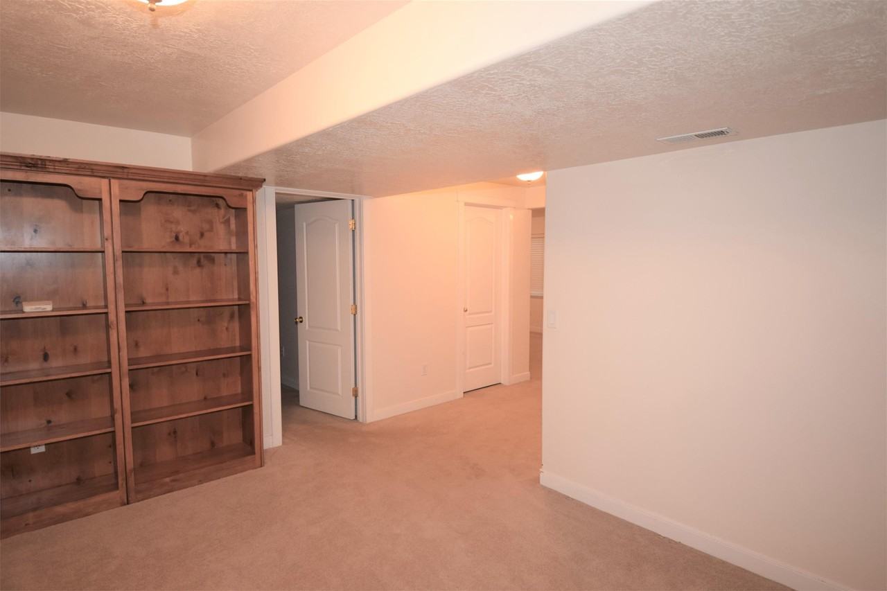 1040 N 130 W #1 - Photo 7 of 21