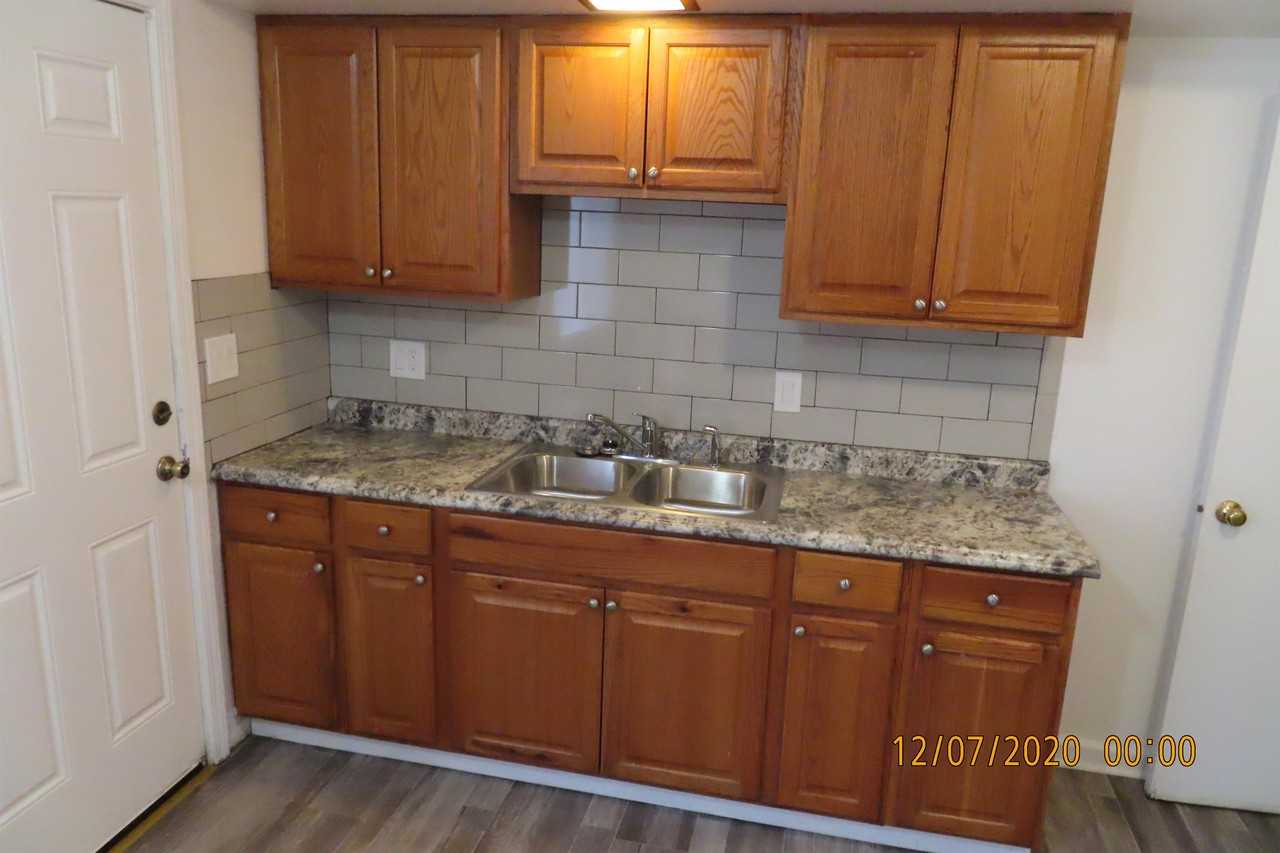 905 N Meadows Ct #C - Photo 4 of 38