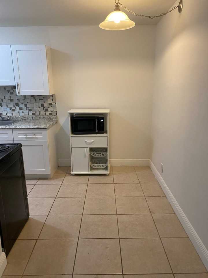 16 SW 9th Street - Photo 3 of 10