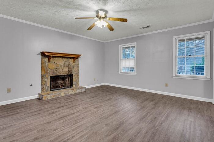 2401 Windridge Dr Ne - Photo 2 of 17