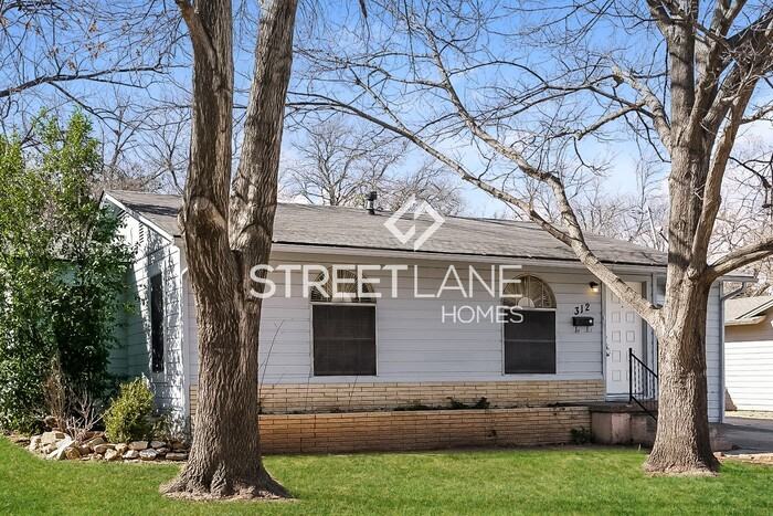 312 Elliott St - Photo 2 of 15