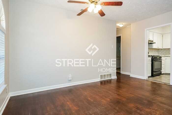 312 Elliott St - Photo 3 of 15