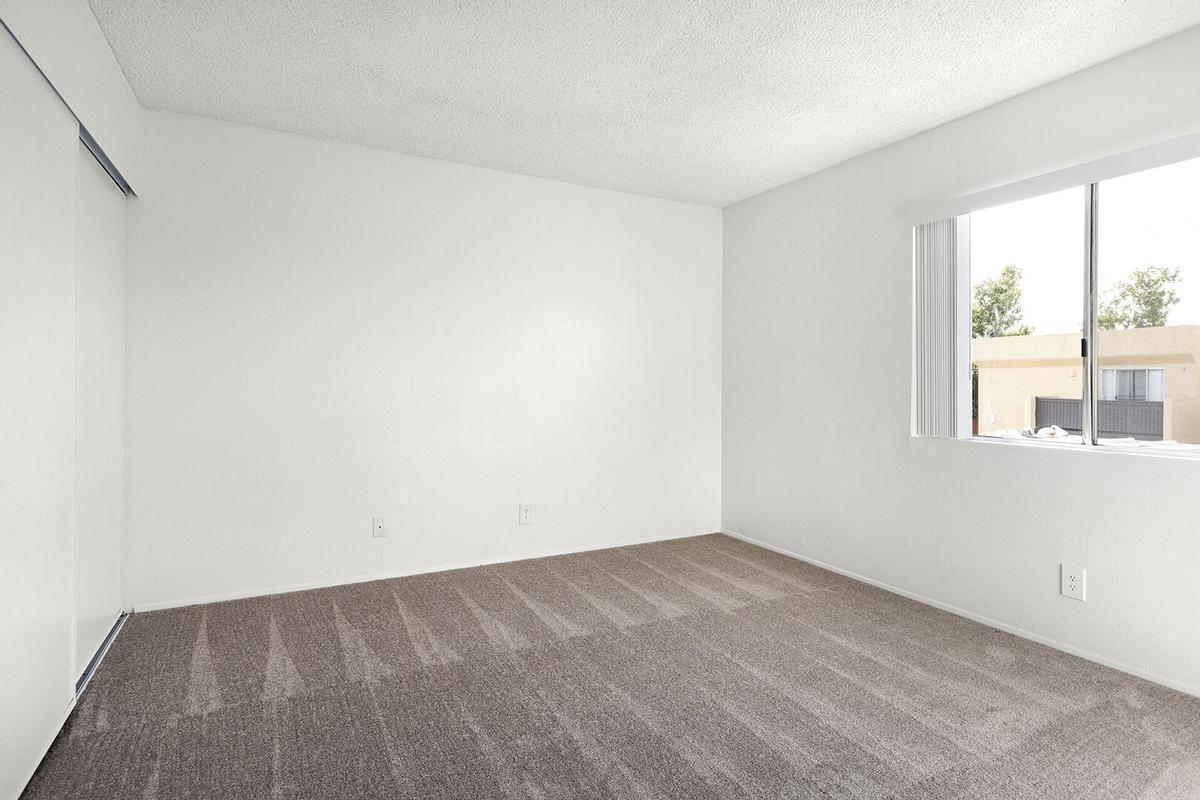 110 7th St - Photo 4 of 17