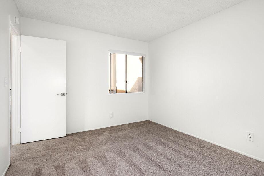 110 7th St - Photo 4 of 17