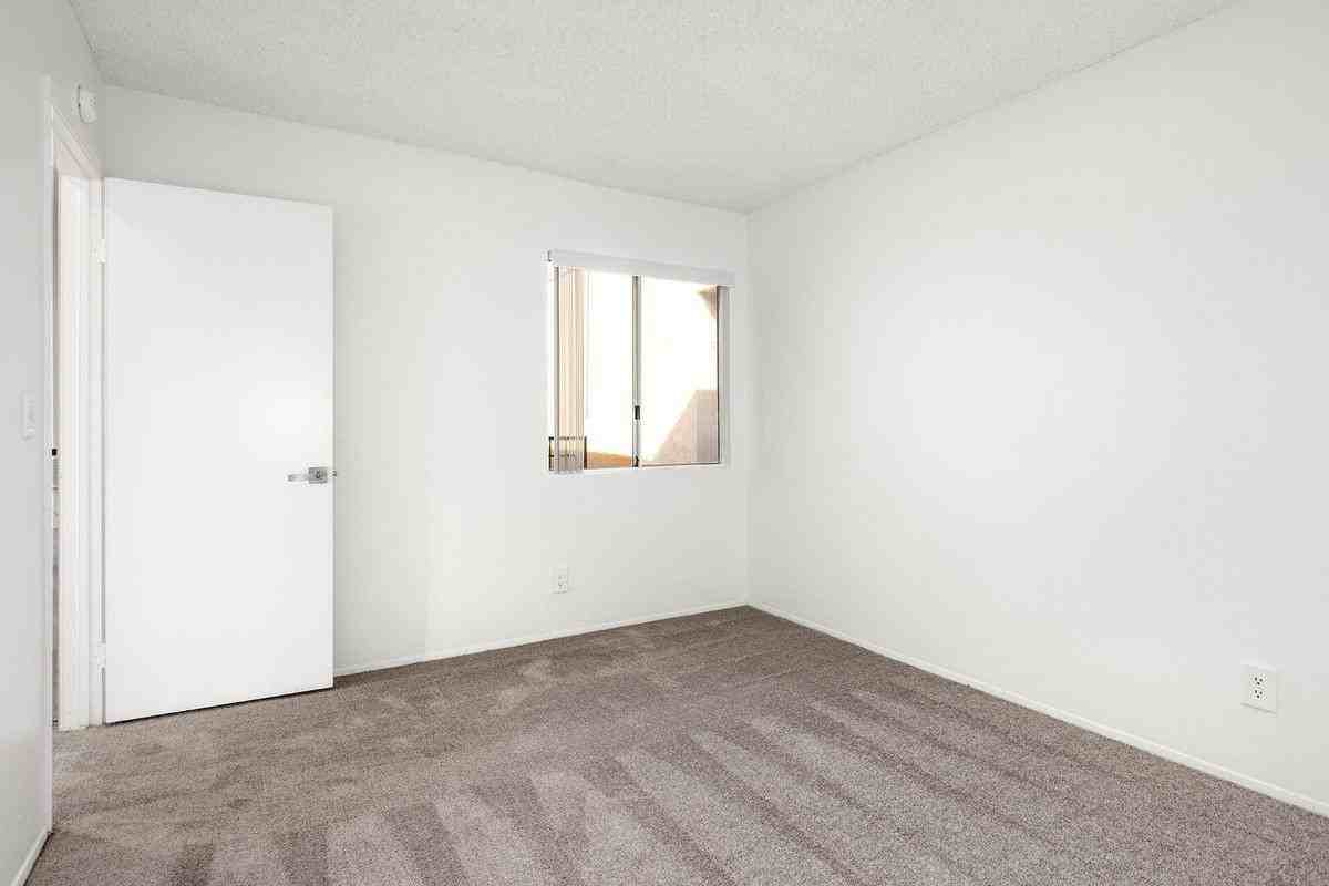 110 7th St - Photo 7 of 17