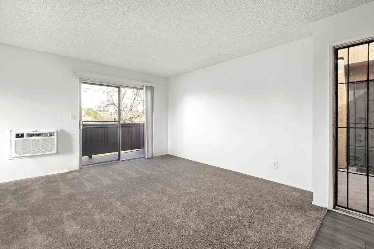 110 7th St - Photo 2 of 17