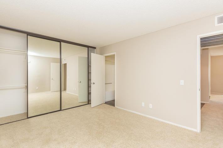 21141 Canada Rd - Photo 5 of 12