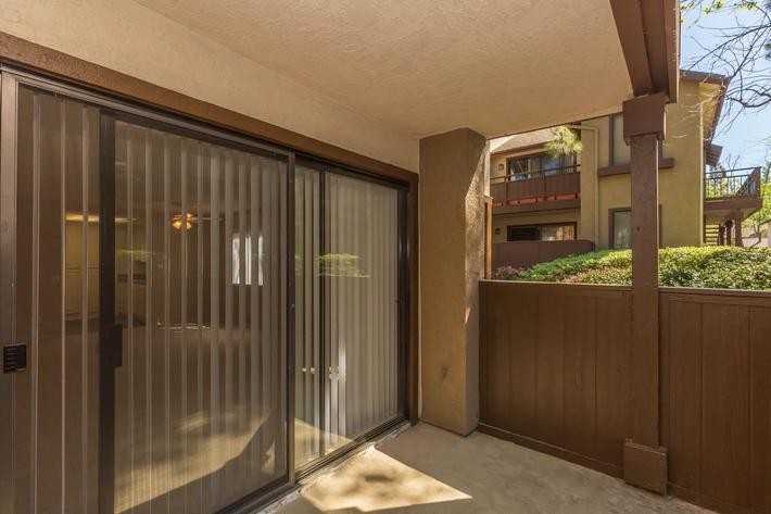 21141 Canada Rd - Photo 7 of 12