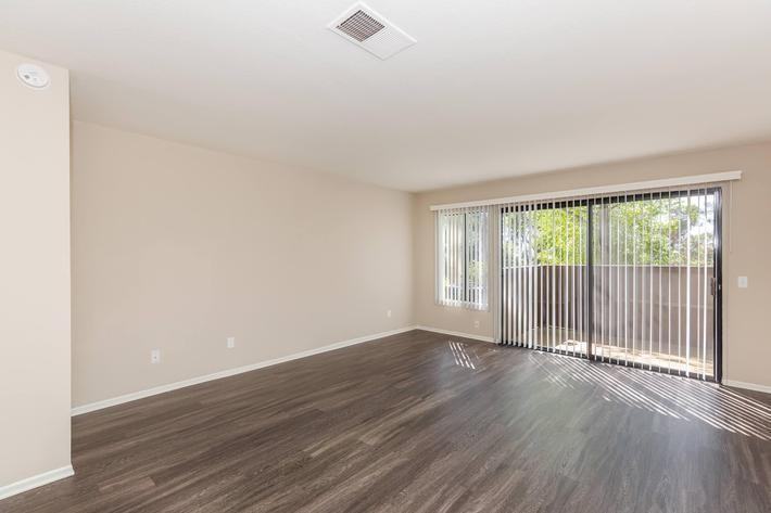 21141 Canada Rd - Photo 2 of 11