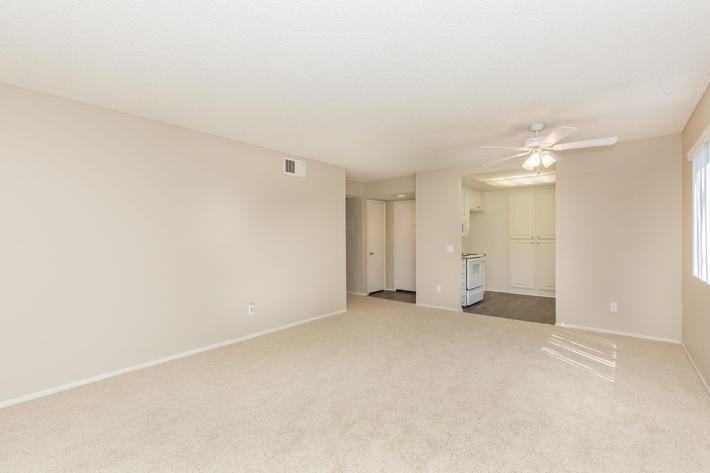 21141 Canada Rd - Photo 4 of 12