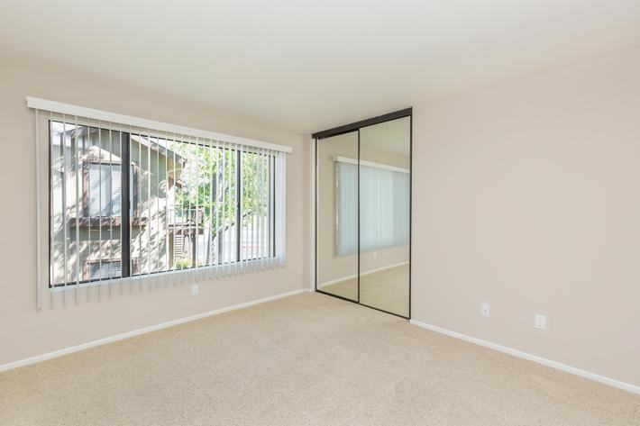 21141 Canada Rd - Photo 5 of 11