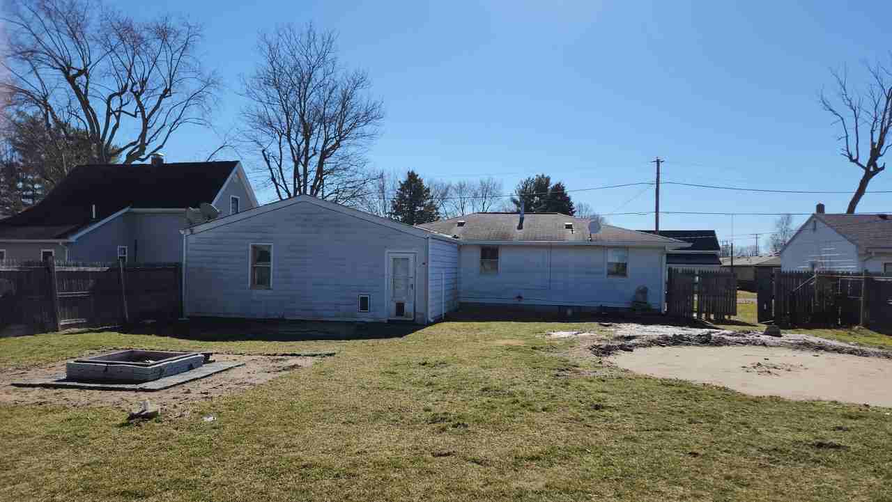 34 Broadway St - Photo 3 of 17