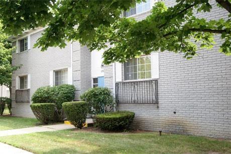 Redford Manor - Photo 2 of 4