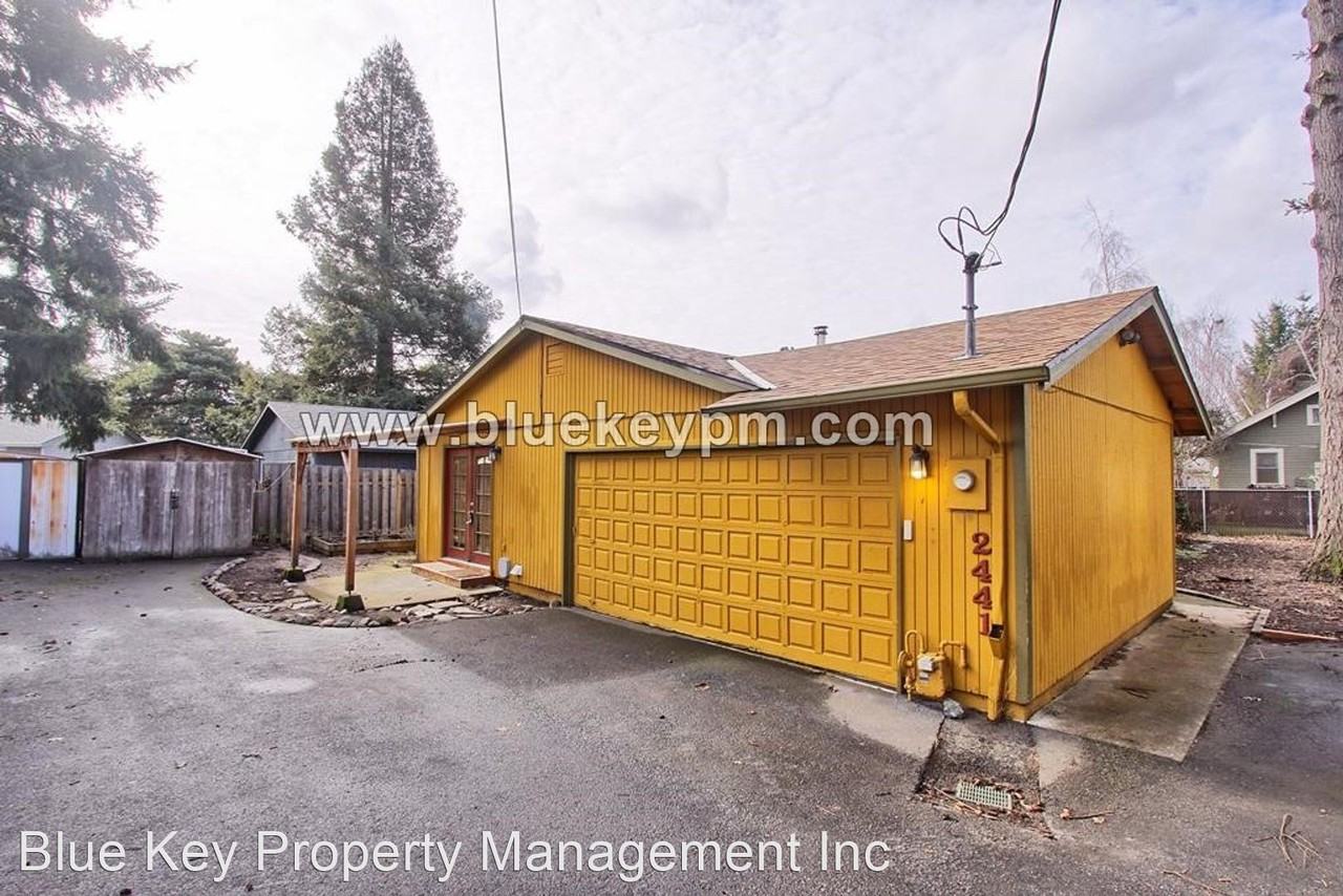 2441 Se 76th Ave - Photo 2 of 19