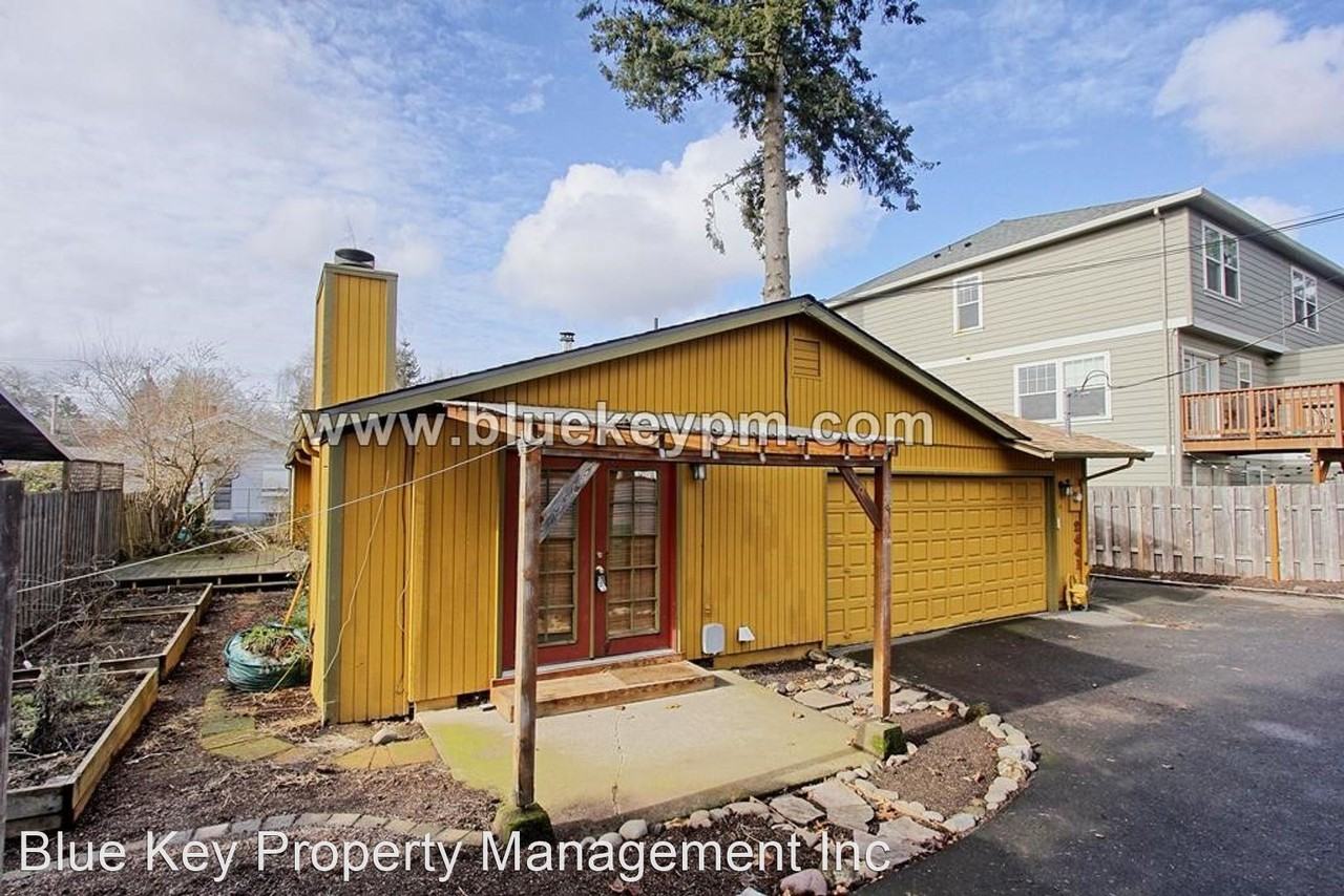 2441 Se 76th Ave - Photo 3 of 19