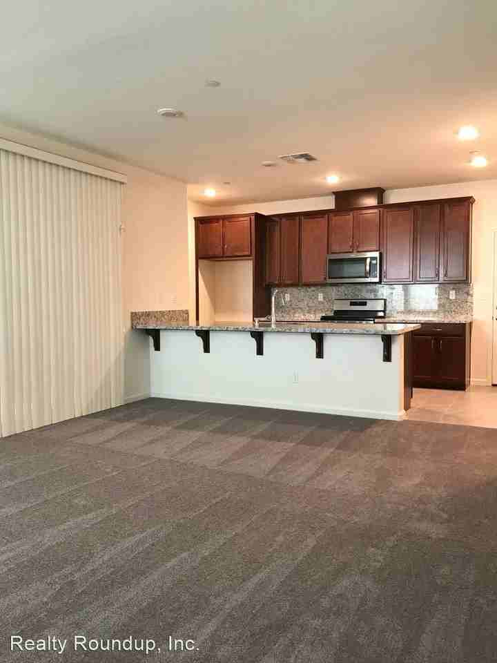 2541 Natomas Crossing Dr - Photo 2 of 17