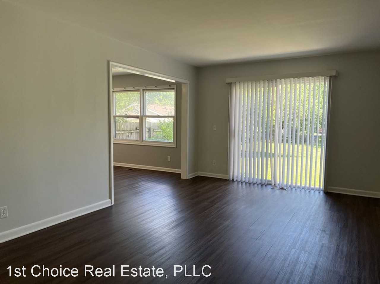 532 Bainbridge Dr - Photo 3 of 22