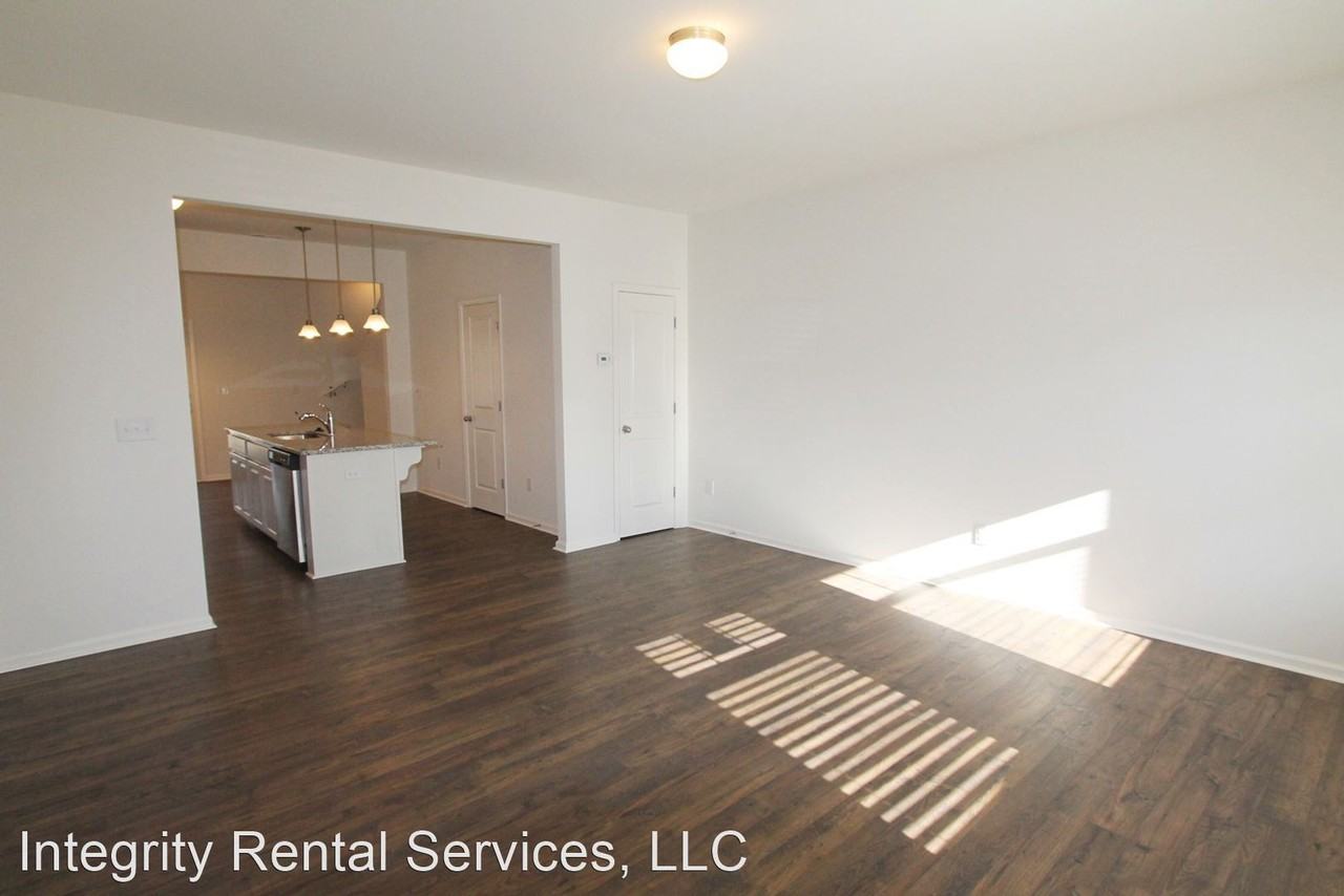 Huntley Glen Building 4 - Photo 2 of 10