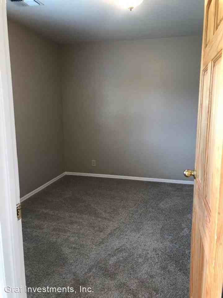 103 N 3rd St - Photo 3 of 19