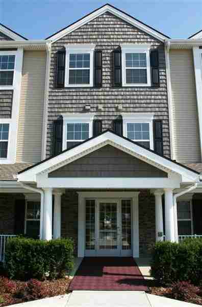 Oakwood Manor Senior Living Apartments 14825 Nehls Ave, Eastpointe