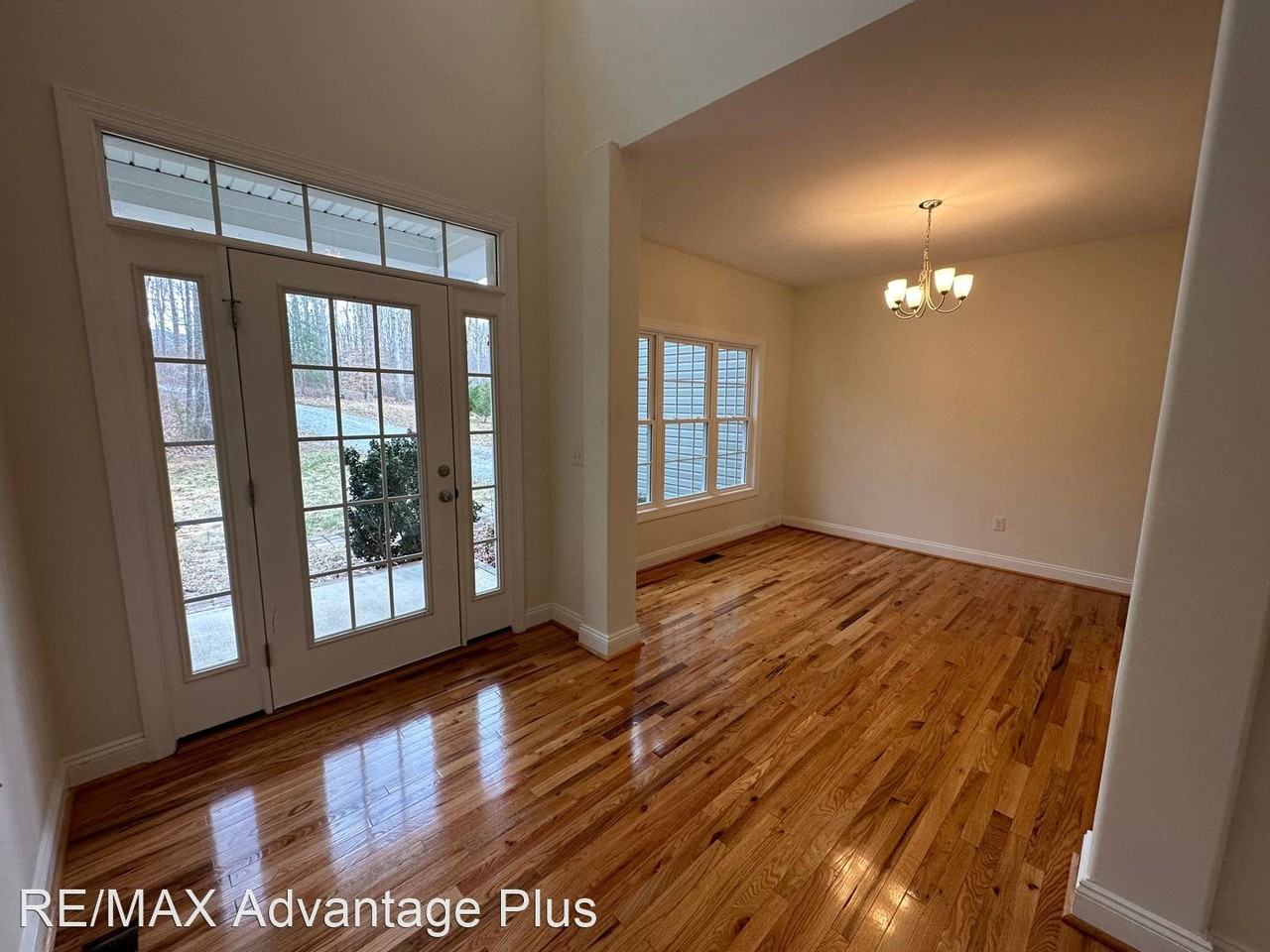 102 Lake Pointe Ct - Photo 2 of 26