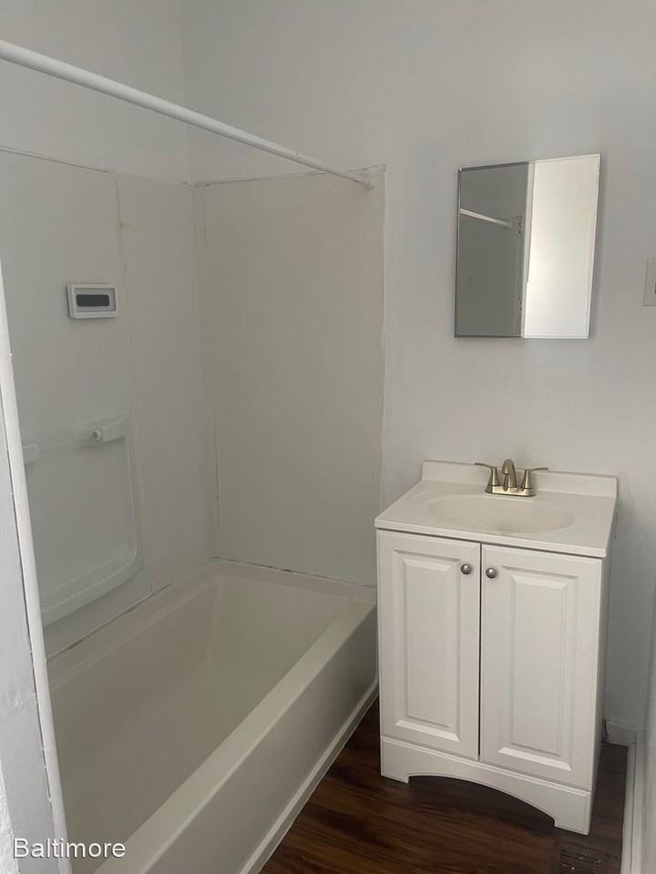 2117 N Fulton Ave - Photo 3 of 20