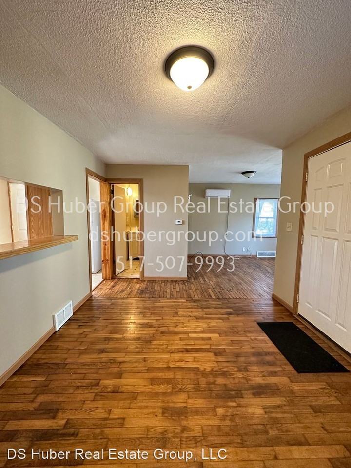 2104 Lyons Ave - Photo 3 of 13