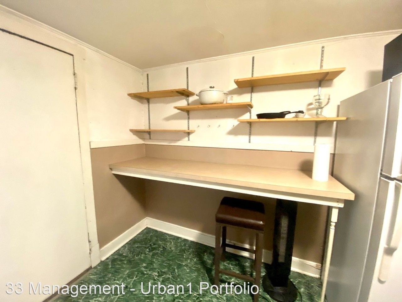 1033 W Wellington - Photo 2 of 7
