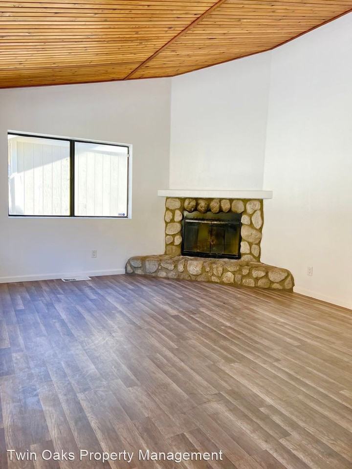 3912 Oakdale Dr - Photo 3 of 20