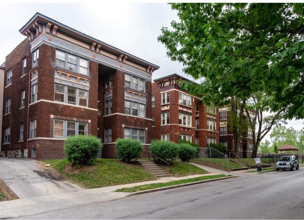 4017 Harrison St - Photo 2 of 10