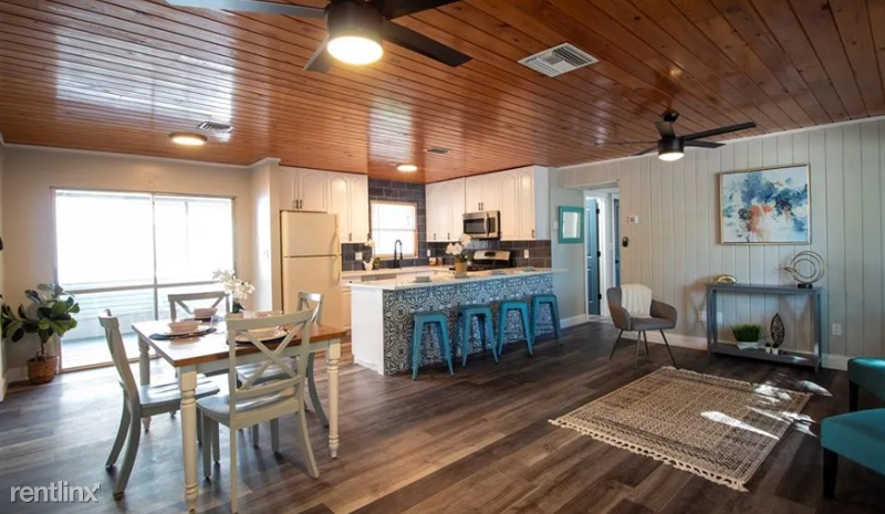 8055 33rd Ave N - Photo 3 of 13