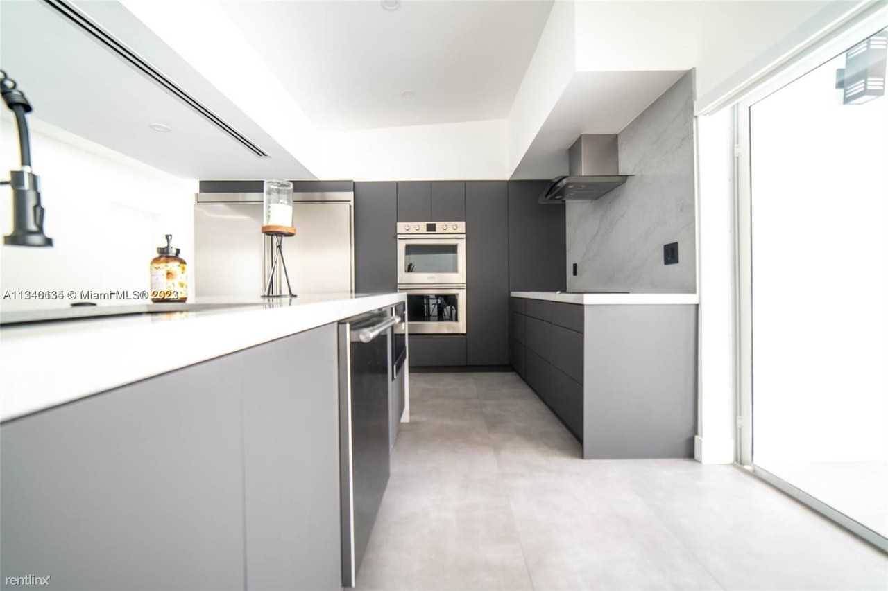 19920 Ne 21st Ave #0 - Photo 2 of 17