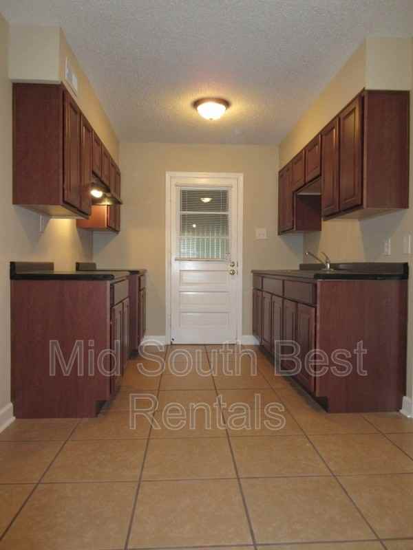 4719 Dianne Dr - Photo 3 of 8