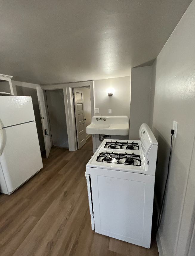 2417 Baker St - Photo 2 of 6