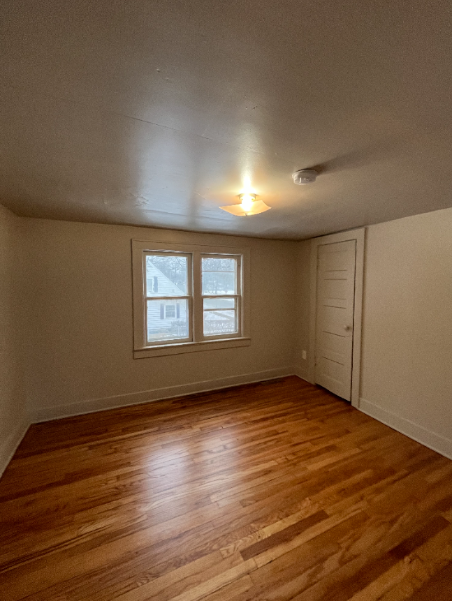 2417 Baker St - Photo 3 of 6