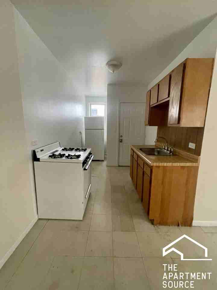 5011 W Cermak Rd #19 - Photo 4 of 8