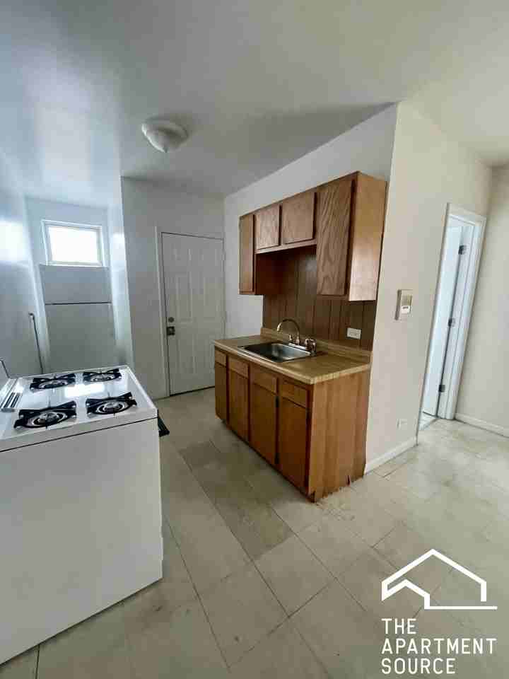 5011 W Cermak Rd #19 - Photo 5 of 8