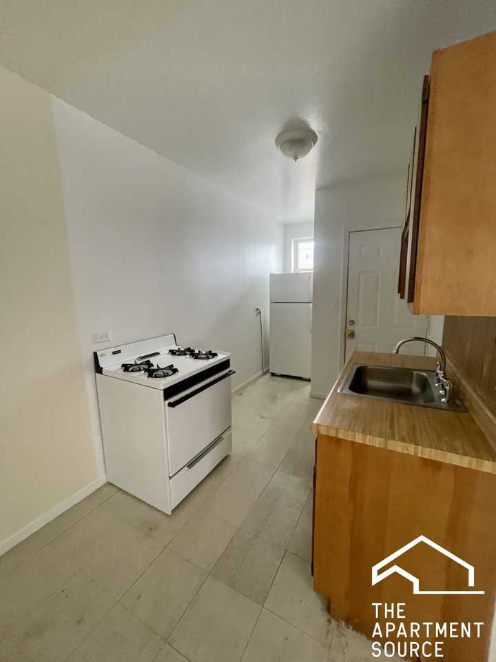 5011 W Cermak Rd #19 - Photo 6 of 8