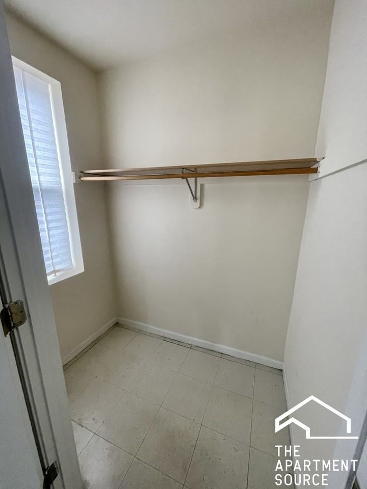 5011 W Cermak Rd #19 - Photo 7 of 8