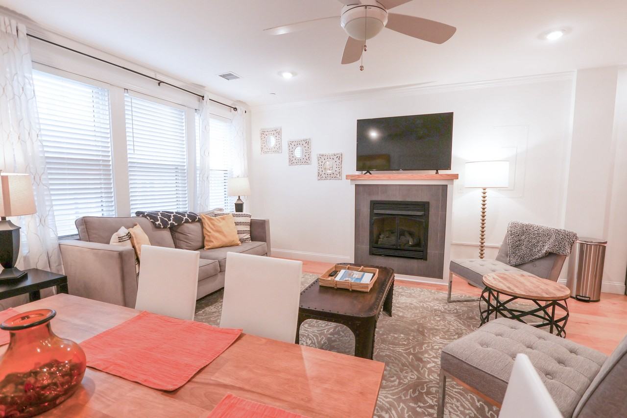 1008 Tremont St #5 - Photo 4 of 26