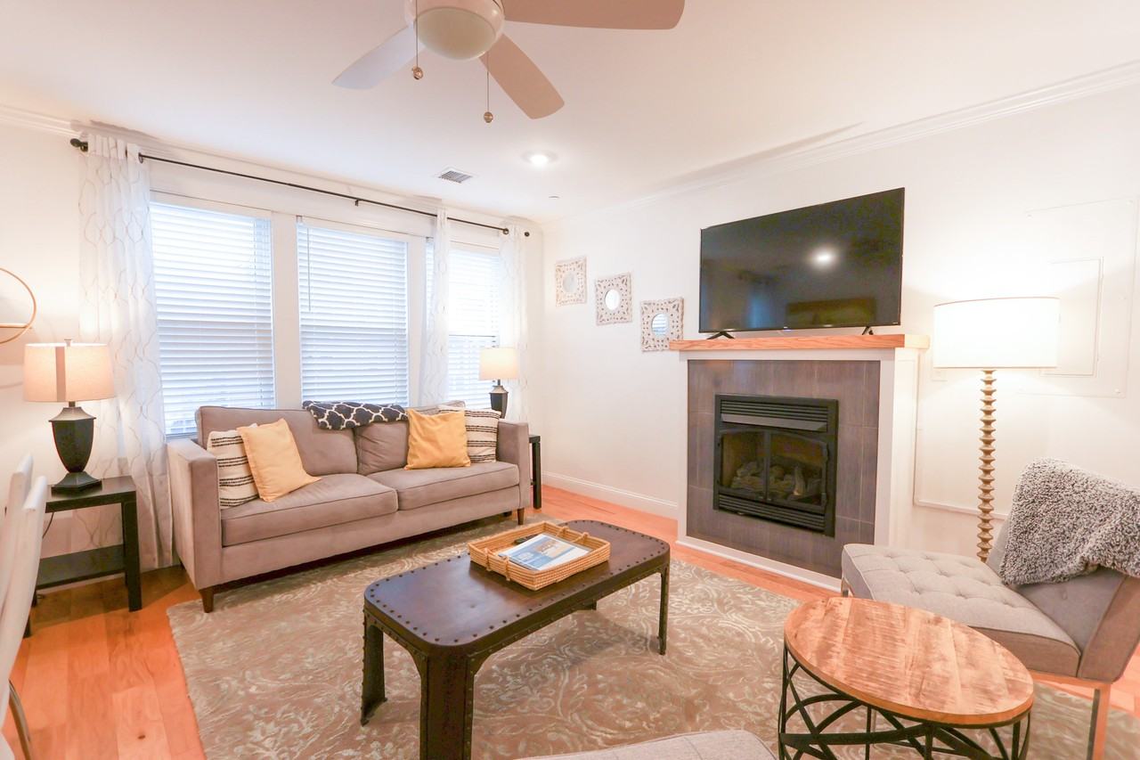 1008 Tremont St #5 - Photo 5 of 26