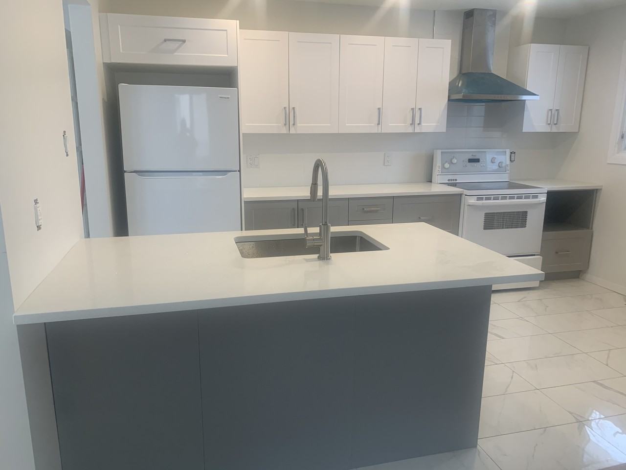 1530 Arnhem Street - Photo 4 of 15