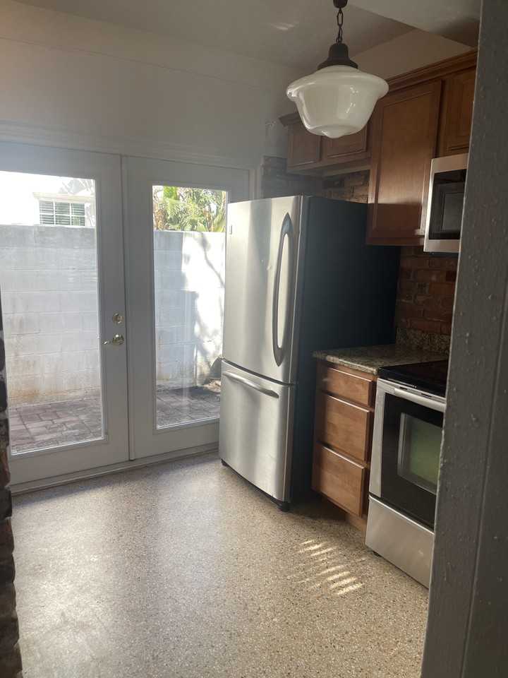 912 North Grandview Avenue - Photo 4 of 13