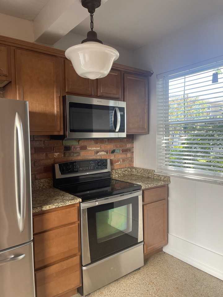 912 North Grandview Avenue - Photo 5 of 13