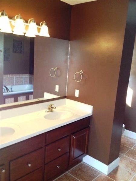 1129 Cathedral Pkwy - Photo 2 of 7