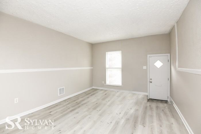 3404 E Fairmount Ave - Photo 2 of 14