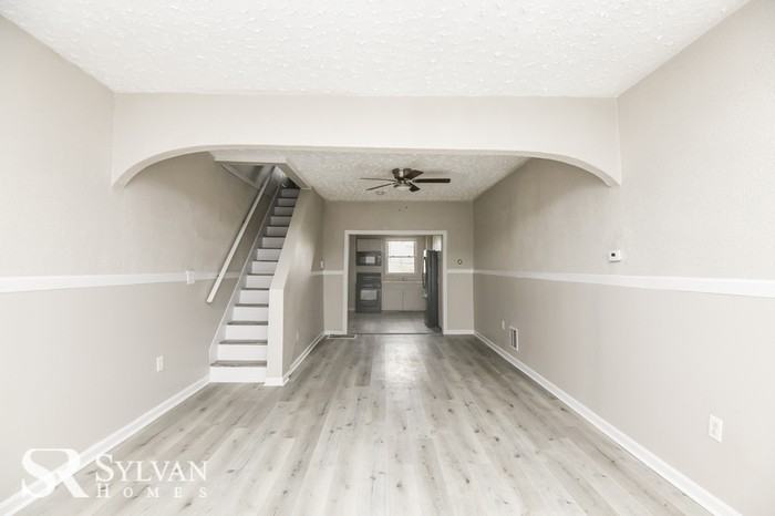 3404 E Fairmount Ave - Photo 3 of 14