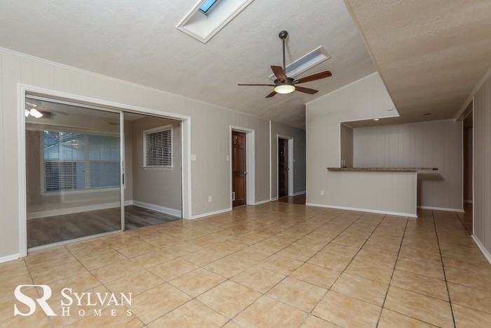1040 Windgrove Trl - Photo 2 of 14