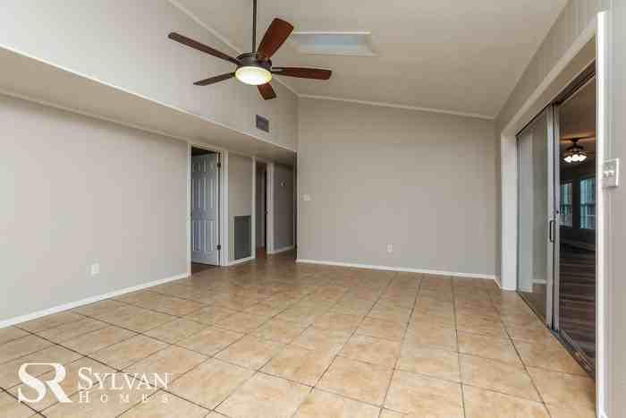1040 Windgrove Trl - Photo 3 of 14